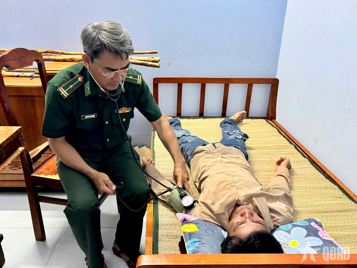 Đồn Biên phòng Tân Tiến kịp thời tiếp nhận thuyền viên trôi dạt trên biển